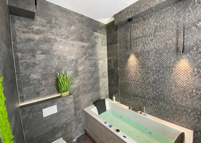 Apartament biały z jacuzzi